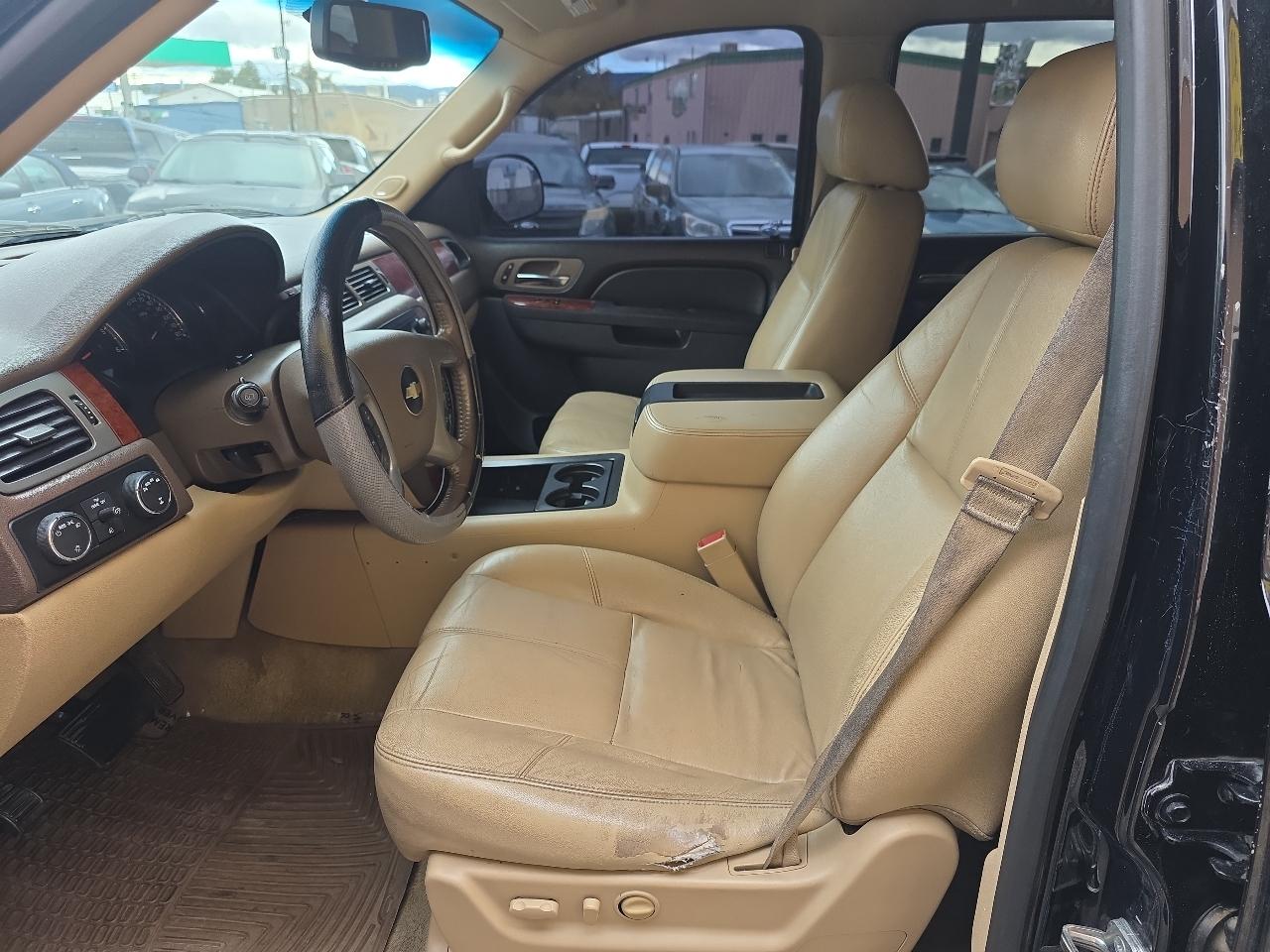 Chevrolet Suburban 4WD 4dr LT 2014