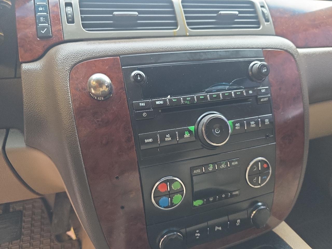 Chevrolet Suburban 4WD 4dr LT 2014