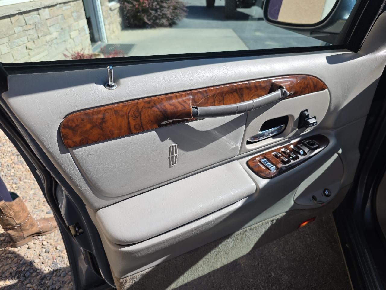 Lincoln Town Car 4dr Sdn Executive 1999