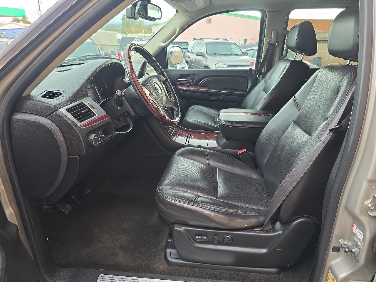 Cadillac Escalade AWD 4dr 2007