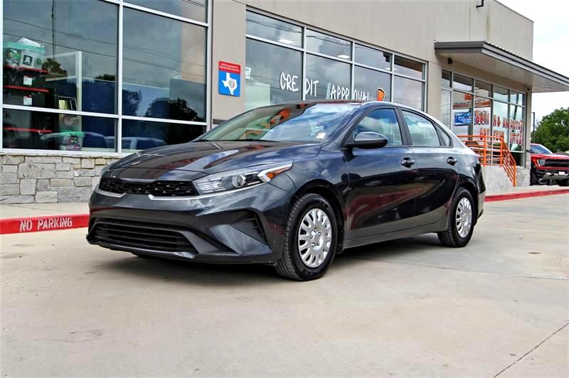 2023 Kia Forte LX photo 2