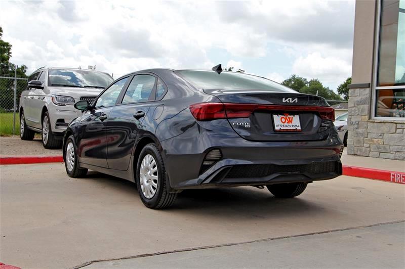 2023 Kia Forte LX photo 4