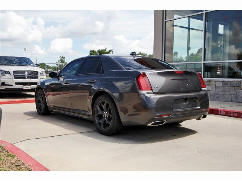 2022 Chrysler 300 Touring L photo 4