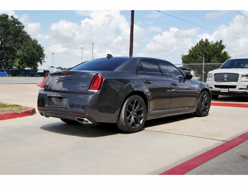 2022 Chrysler 300 Touring L photo 5