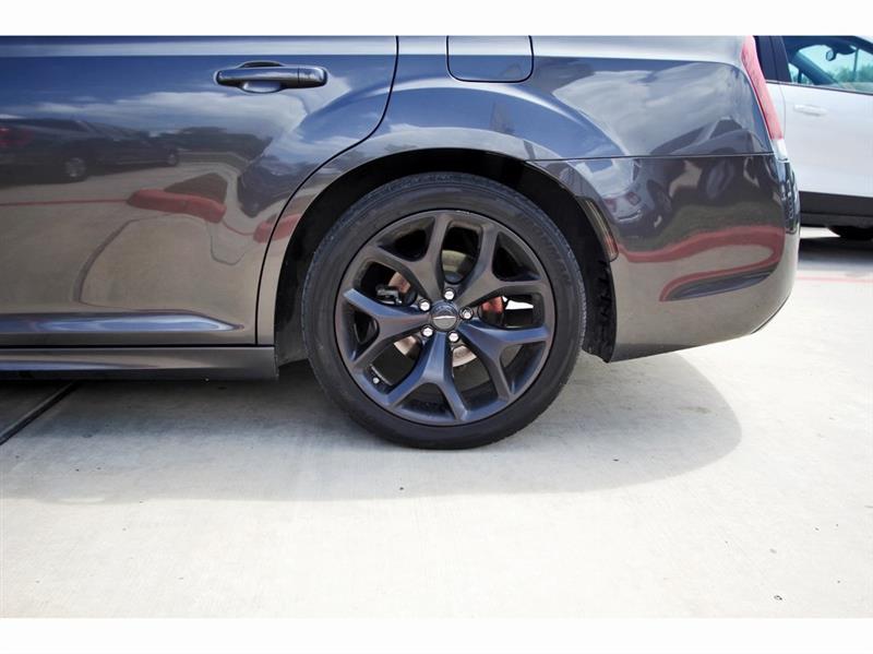 2022 Chrysler 300 Touring L photo 6