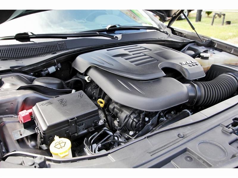 2022 Chrysler 300 Touring L photo 7