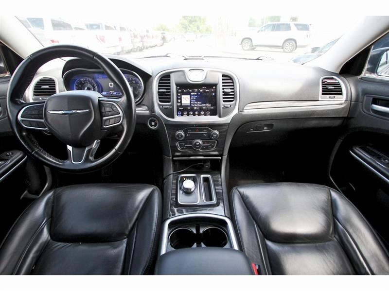2022 Chrysler 300 Touring L photo 8