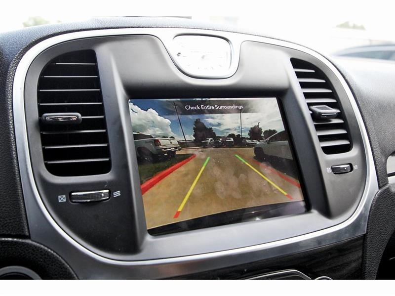2022 Chrysler 300 Touring L photo 10