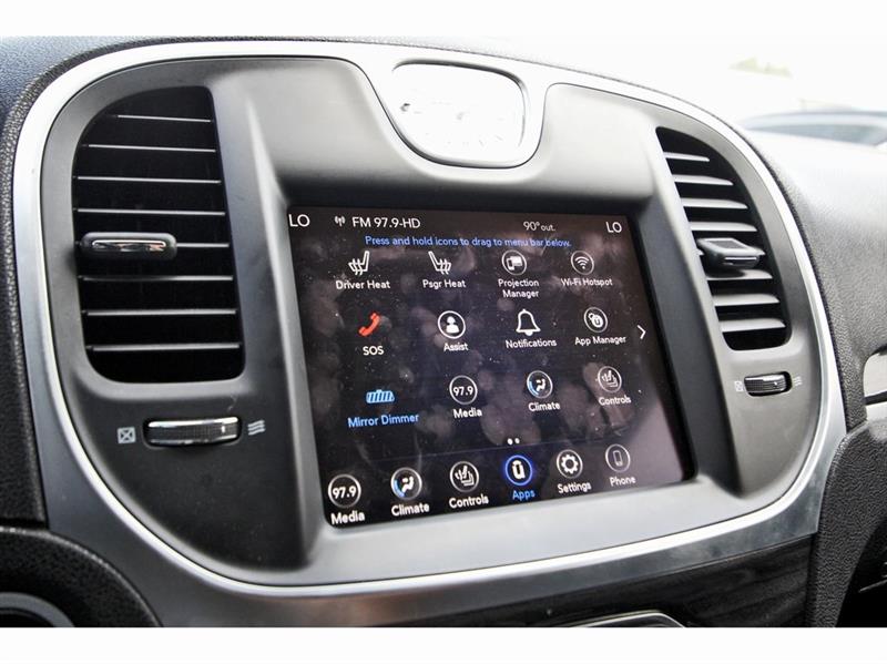 2022 Chrysler 300 Touring L photo 11