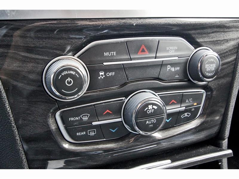 2022 Chrysler 300 Touring L photo 14