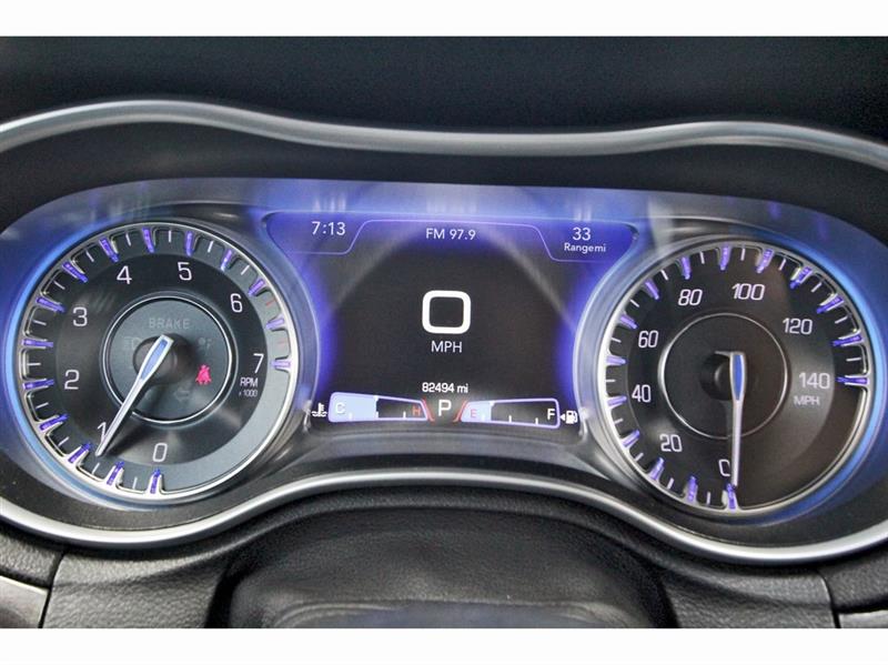 2022 Chrysler 300 Touring L photo 16
