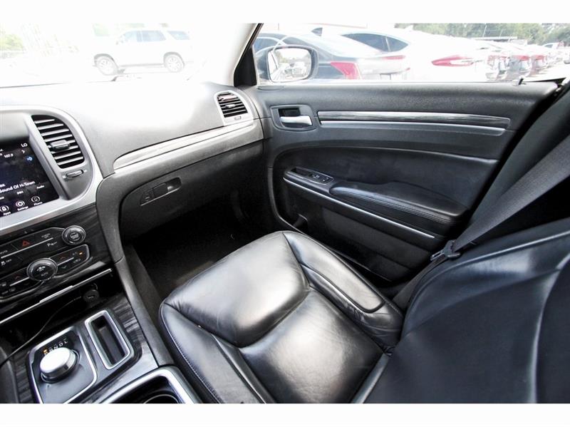 2022 Chrysler 300 Touring L photo 19