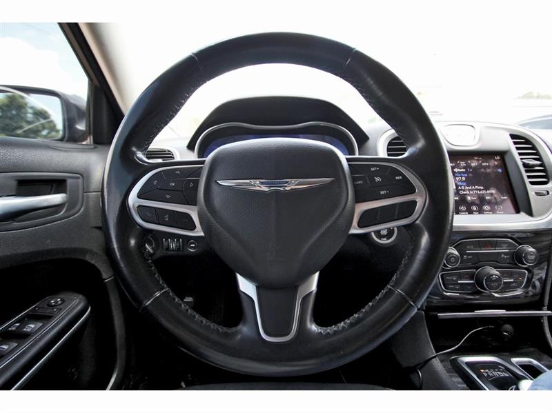 2022 Chrysler 300 Touring L photo 21
