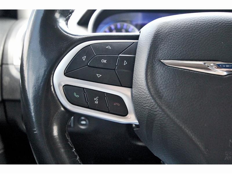2022 Chrysler 300 Touring L photo 22