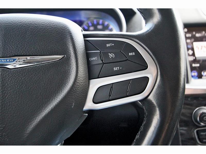 2022 Chrysler 300 Touring L photo 23