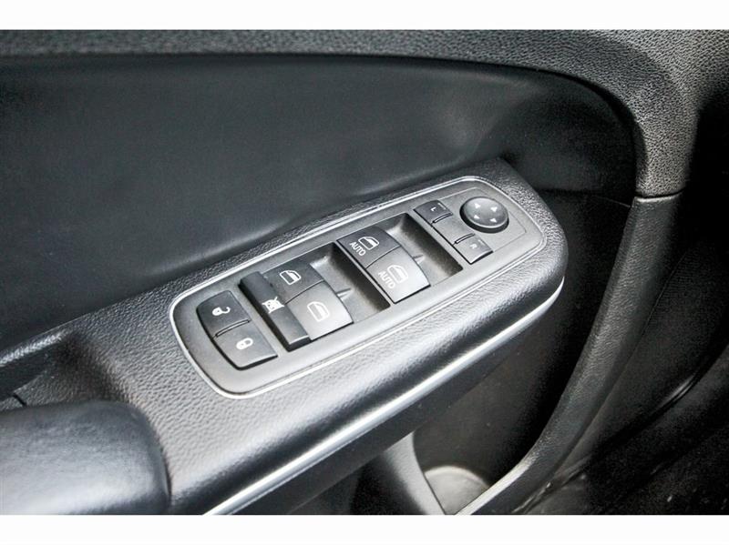 2022 Chrysler 300 Touring L photo 26