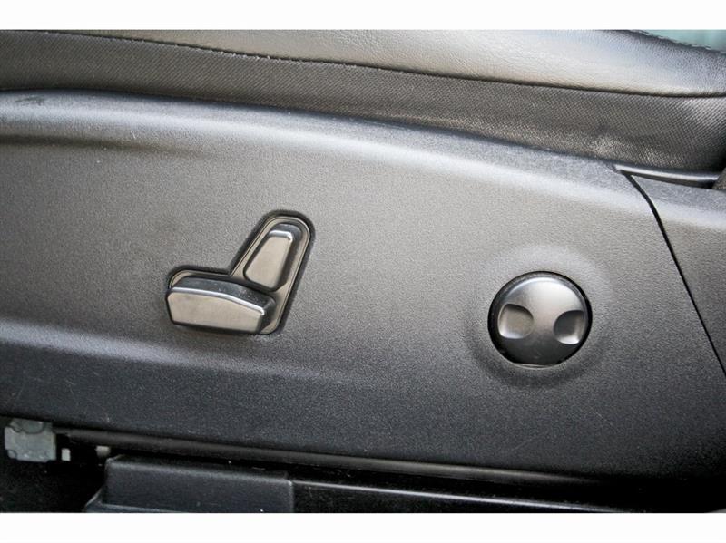 2022 Chrysler 300 Touring L photo 30