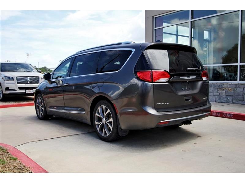 2017 Chrysler Pacifica Limited photo 4