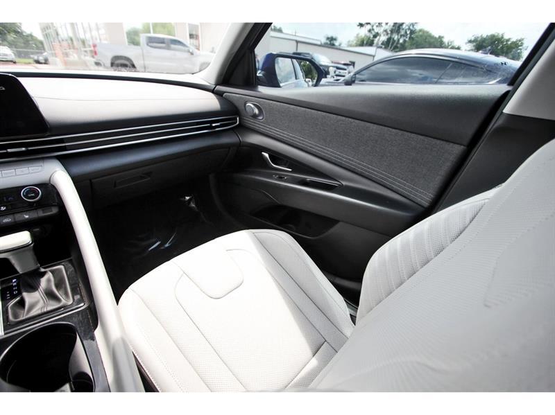 2023 Hyundai Elantra Limited photo 19