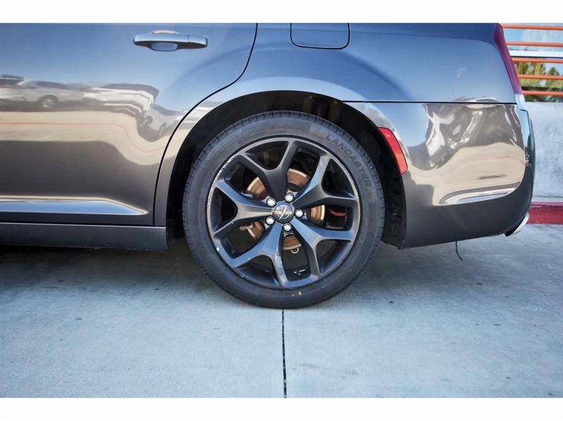 2021 Chrysler 300 S photo 4