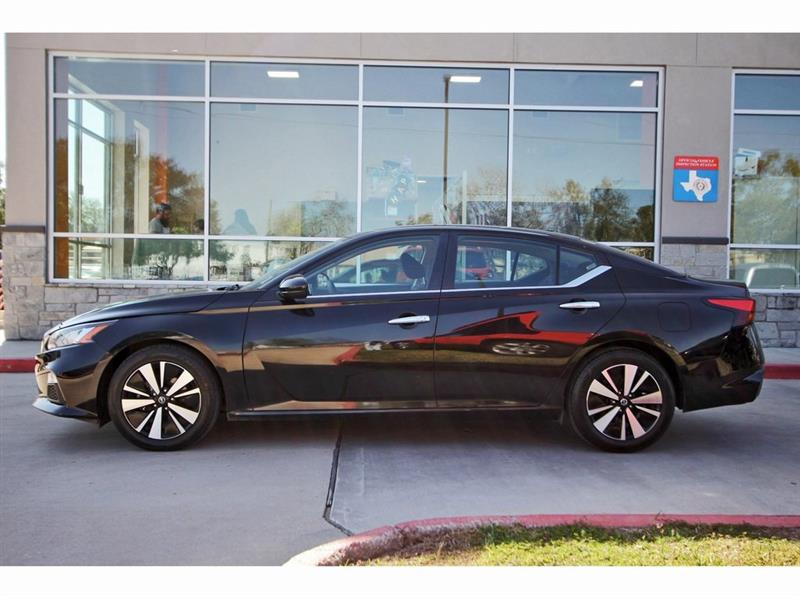 2022 Nissan Altima 2.5 SV photo 2