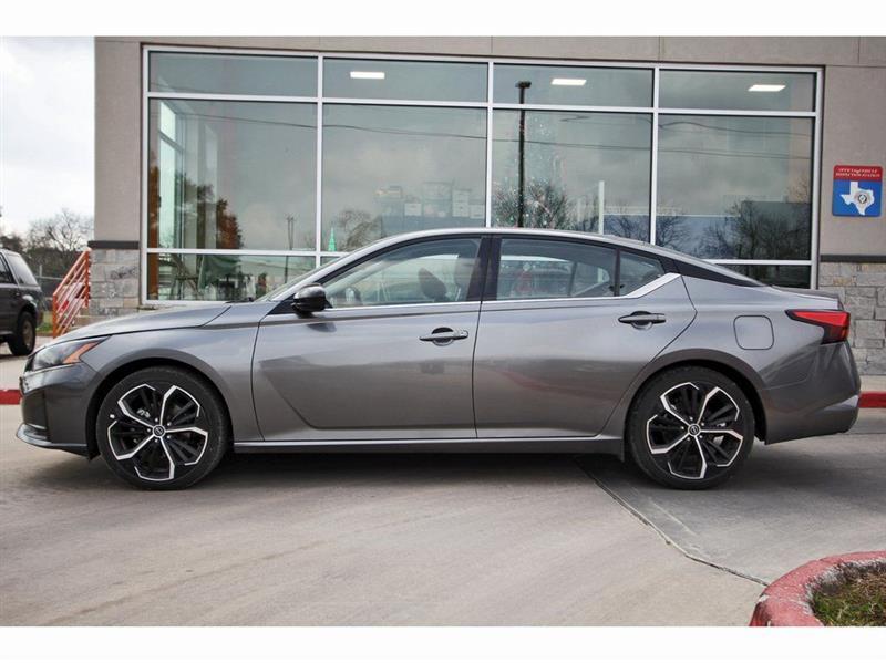Nissan Altima  2023