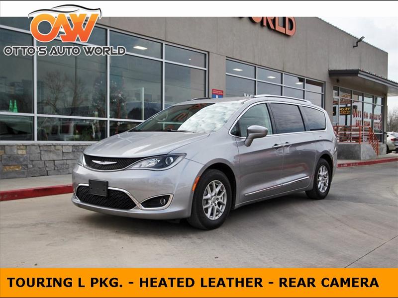 2020 Chrysler Pacifica Touring L's photo