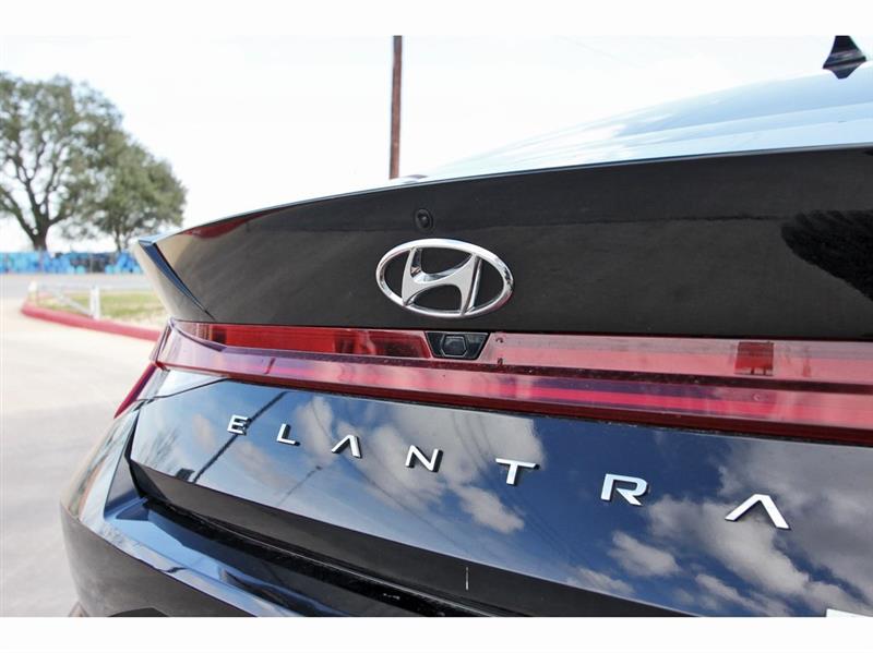 Hyundai Elantra Hybrid  2023