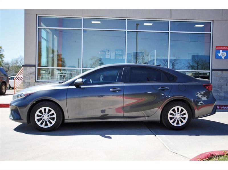 2023 Kia Forte LX - Photo 2