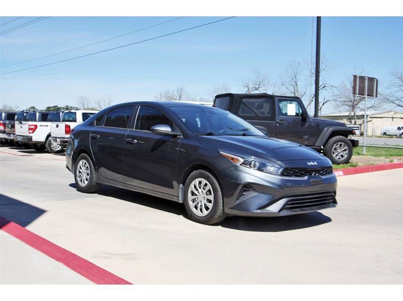 2023 Kia Forte LX - Photo 3