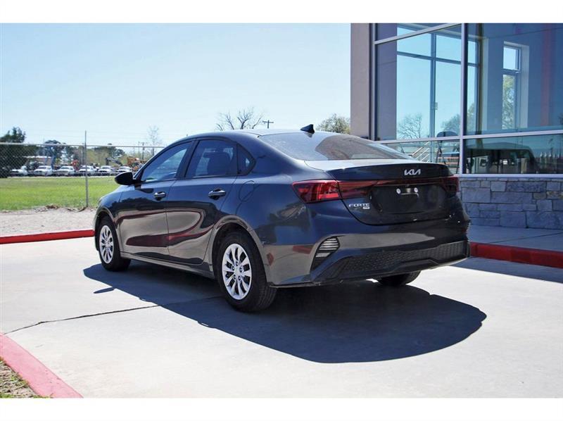 2023 Kia Forte LX - Photo 4