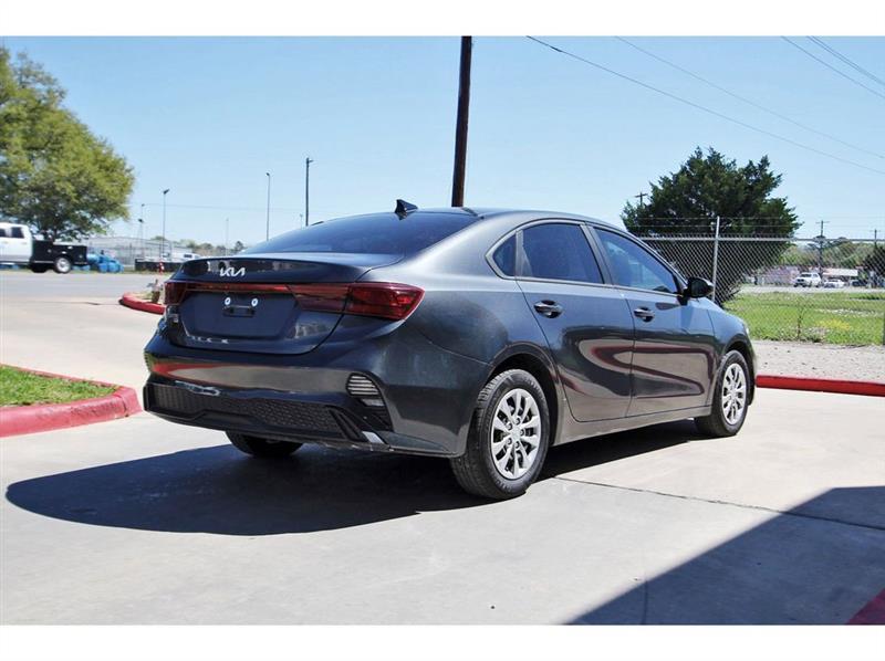 2023 Kia Forte LX - Photo 5