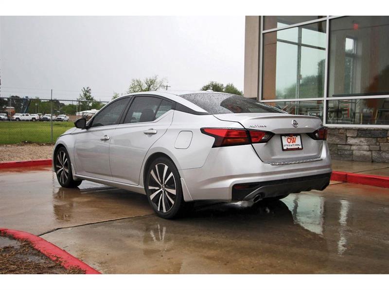 Nissan Altima  2022