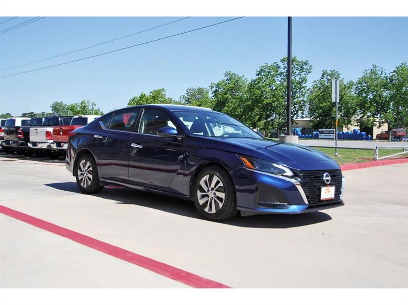 Nissan Altima  2023
