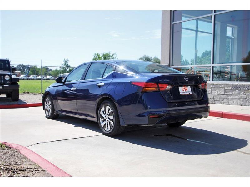 Nissan Altima  2023
