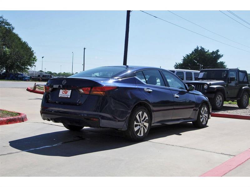 Nissan Altima  2023