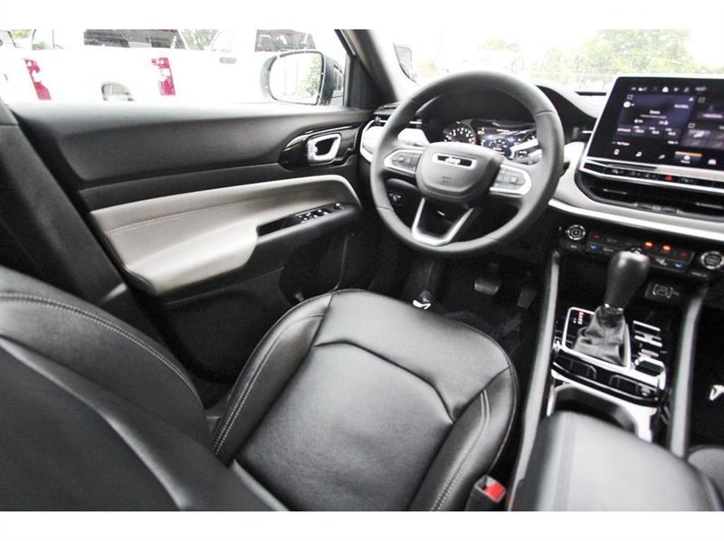 2025 Jeep Compass Limited - Photo 8