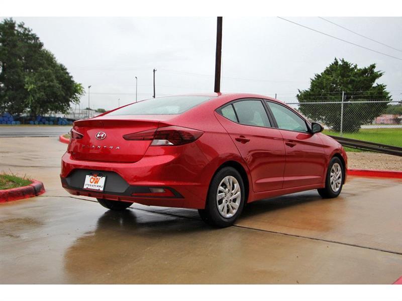 Hyundai Elantra  2020