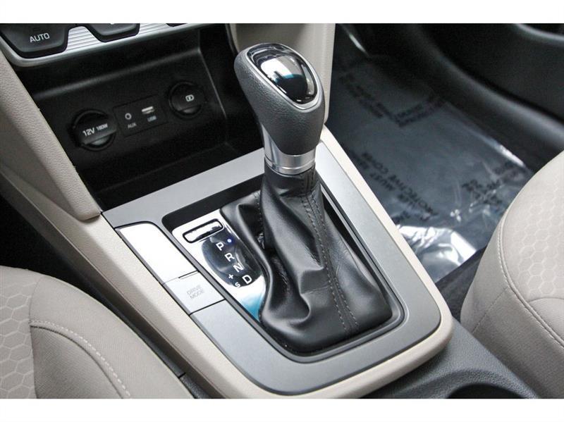 Hyundai Elantra  2020
