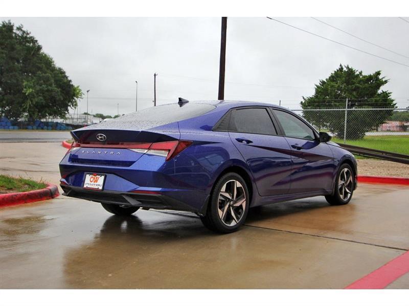 Hyundai Elantra  2023