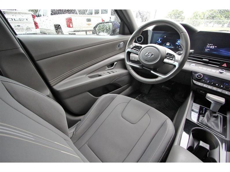 Hyundai Elantra  2023