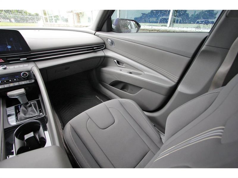 Hyundai Elantra  2023