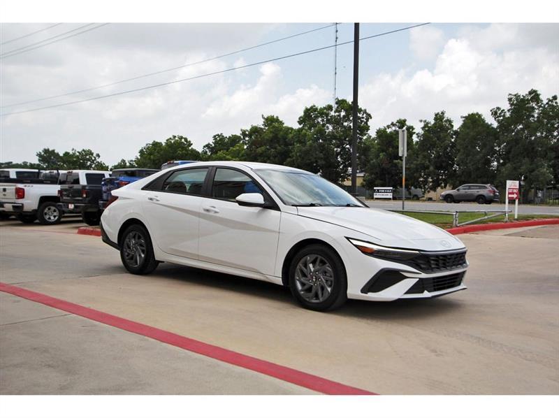 Hyundai Elantra  2024