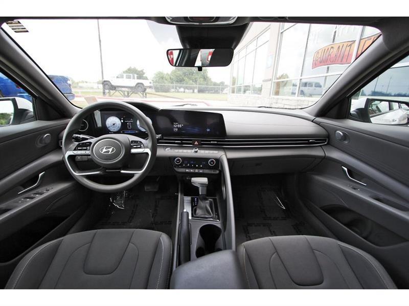 Hyundai Elantra  2024