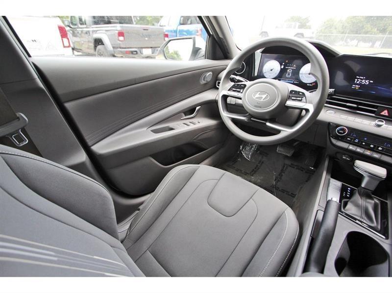 Hyundai Elantra  2024