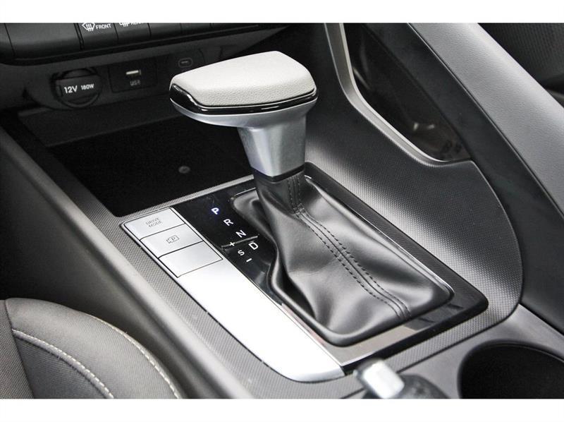 Hyundai Elantra  2024