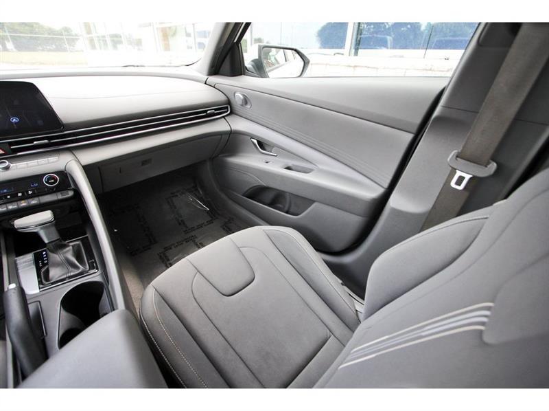 Hyundai Elantra  2024