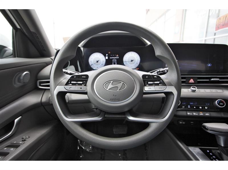 Hyundai Elantra  2024