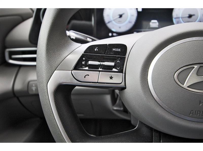 Hyundai Elantra  2024