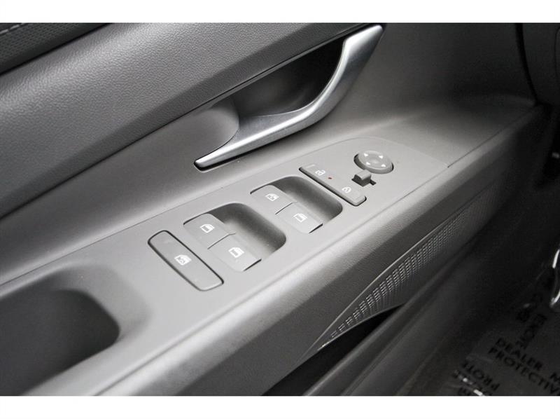 Hyundai Elantra  2024